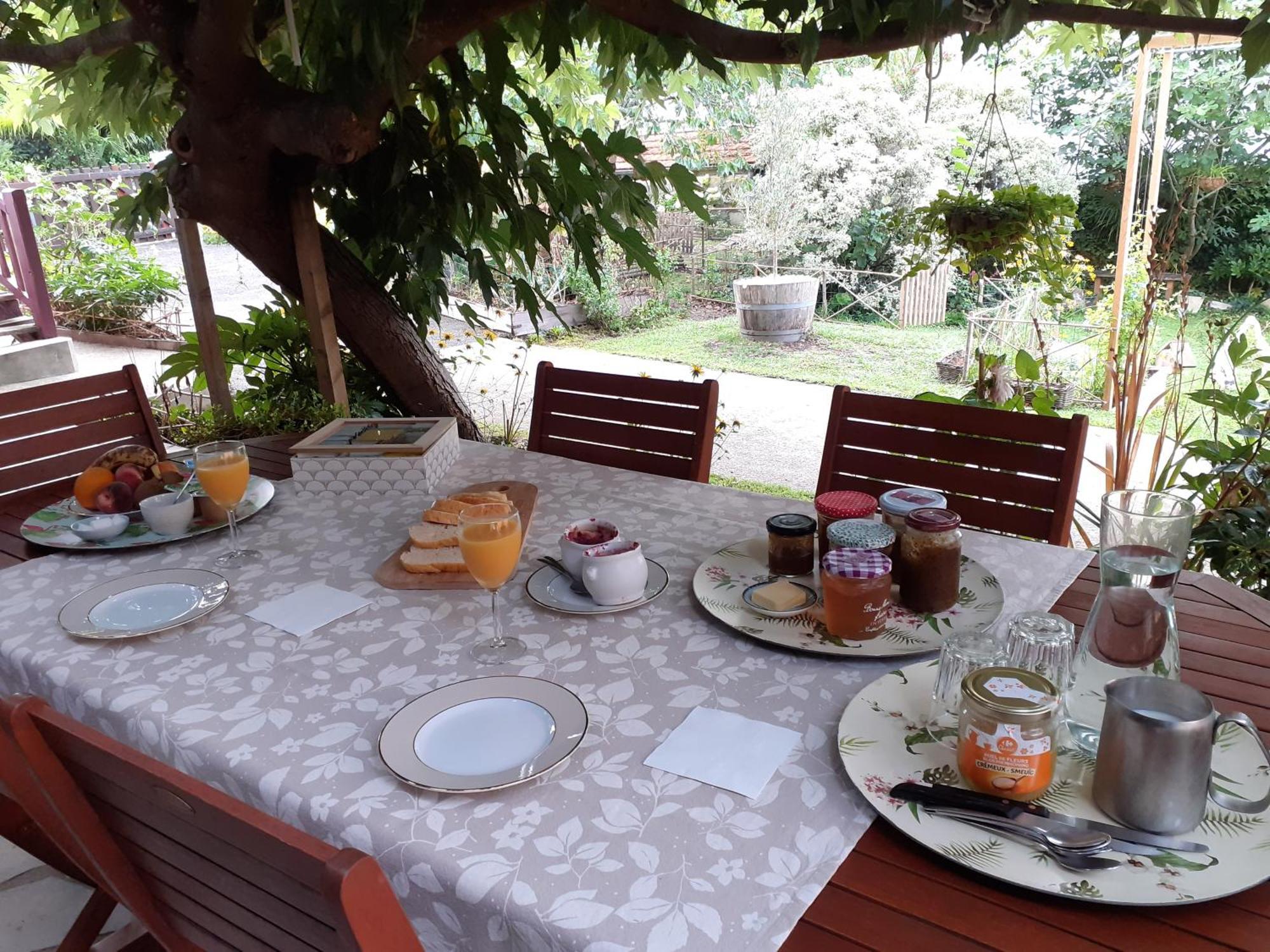 Au Bosquet, Chambre Et Salle De Bains Avec Petit Dejeuner A 600 M Du Centre Dans Un Cadre Calme Et Verdoyant Salies-de-Béarn Exteriör bild